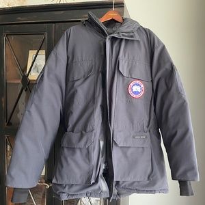 Men’s Canada Goose Expedition Parka navy.